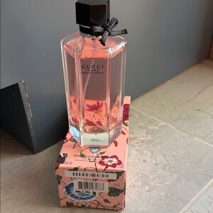 Gucci Flora Gorgeous Gardenia Perfume- Pink